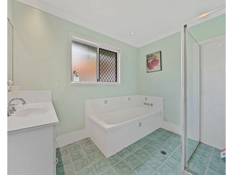 2 Pelewan Crt, Tanah Merah QLD 4128