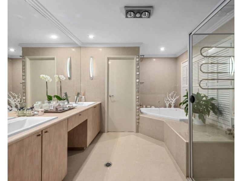 238 Shaw Road, Wavell Heights QLD 4012