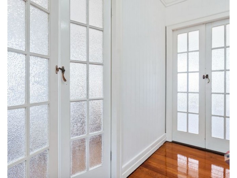 8 to 10 Boundary RD, Camp Hill QLD 4152