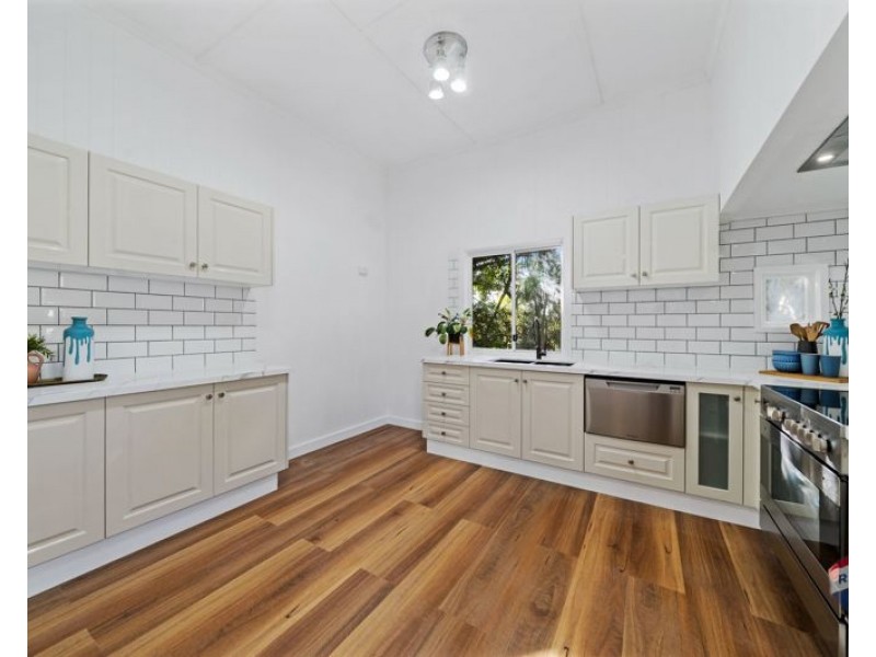 8 to 10 Boundary rd, Camp Hill QLD 4152