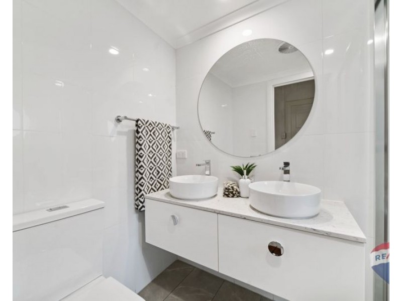 8 to 10 Boundary rd, Camp Hill QLD 4152