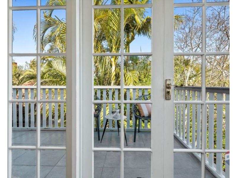 8 to 10 Boundary rd, Camp Hill QLD 4152