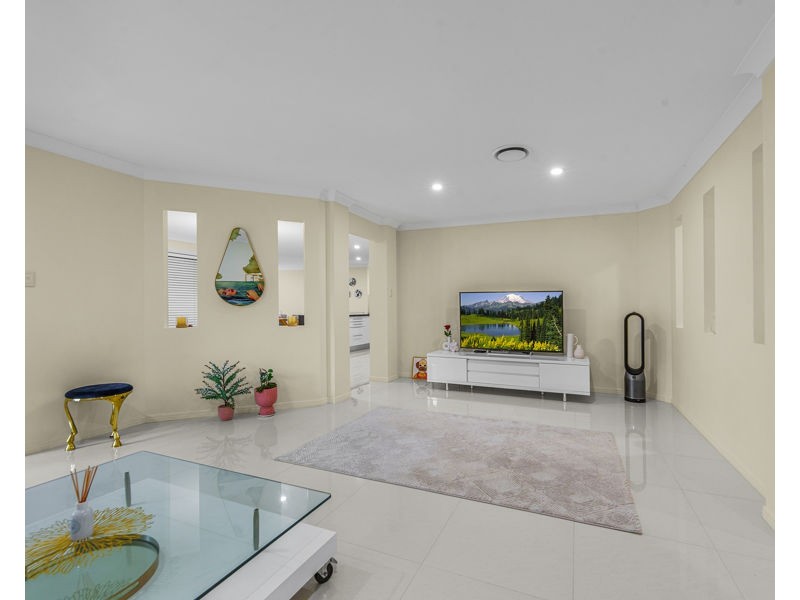 43 Joseph Place, Sinnamon Park QLD 4073