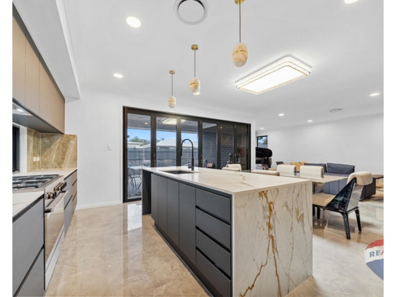 39 Charas St, Pallara QLD 4110
