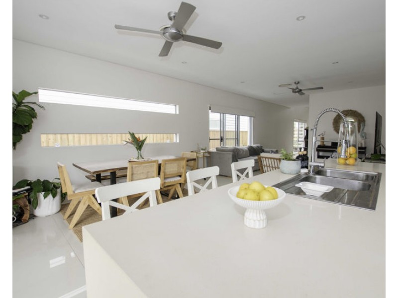 19 Cedar Street, Wynnum QLD 4178