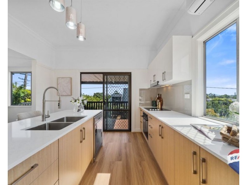 2 Dudley Street, Annerley QLD 4103