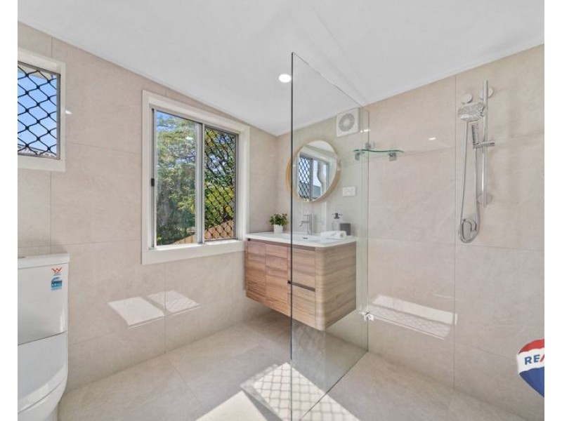 2 Dudley Street, Annerley QLD 4103