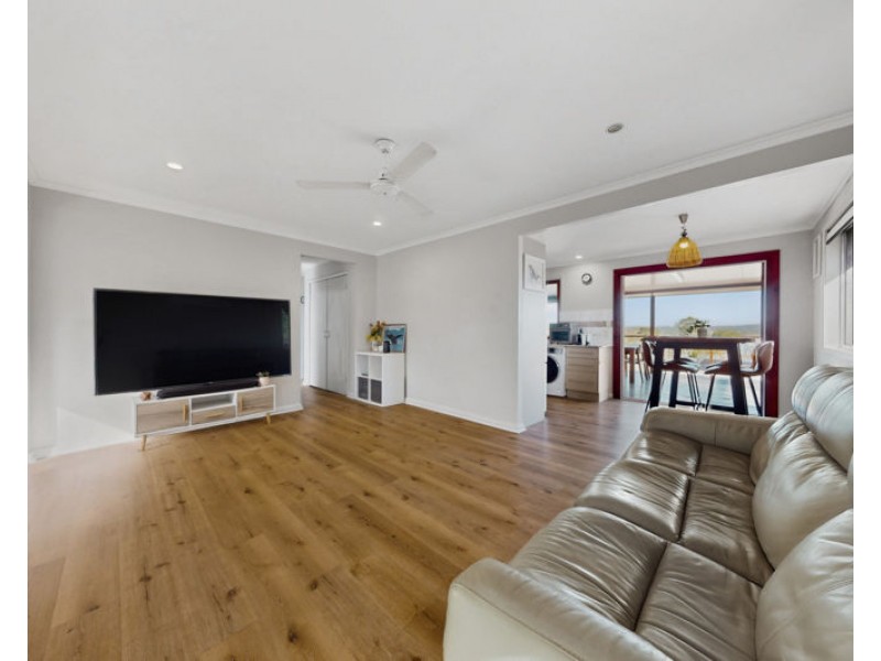 33 Lenore Crescent, Springwood QLD 4127