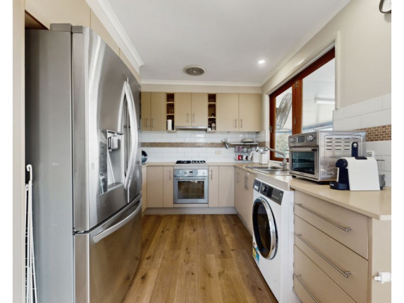 33 Lenore Crescent, Springwood QLD 4127