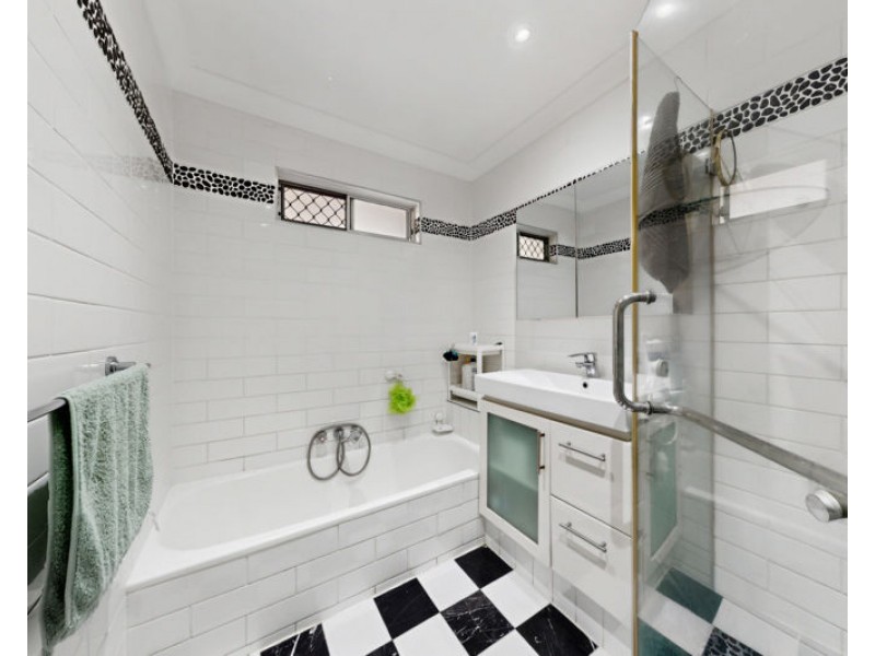 33 Lenore Crescent, Springwood QLD 4127