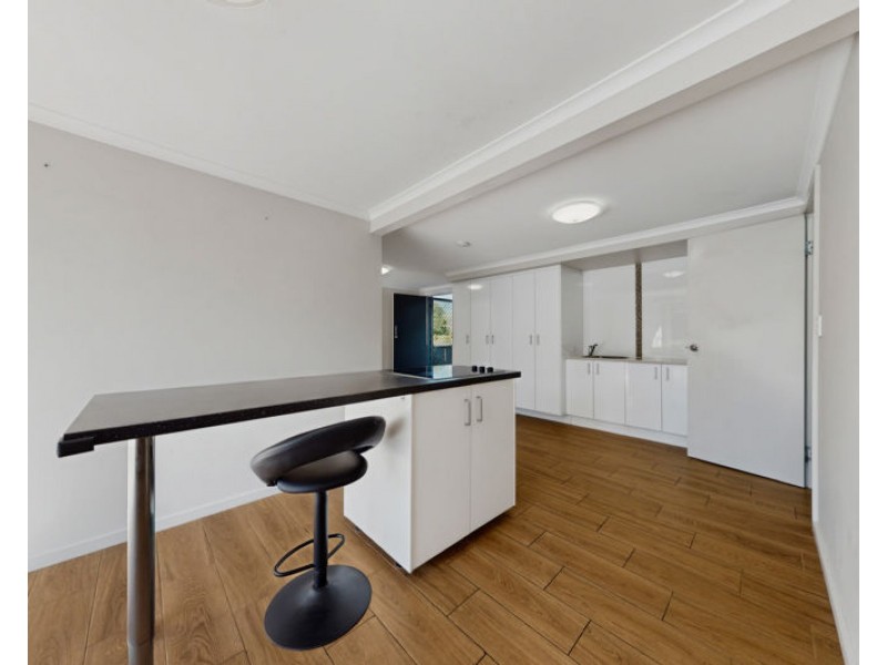 33 Lenore Crescent, Springwood QLD 4127