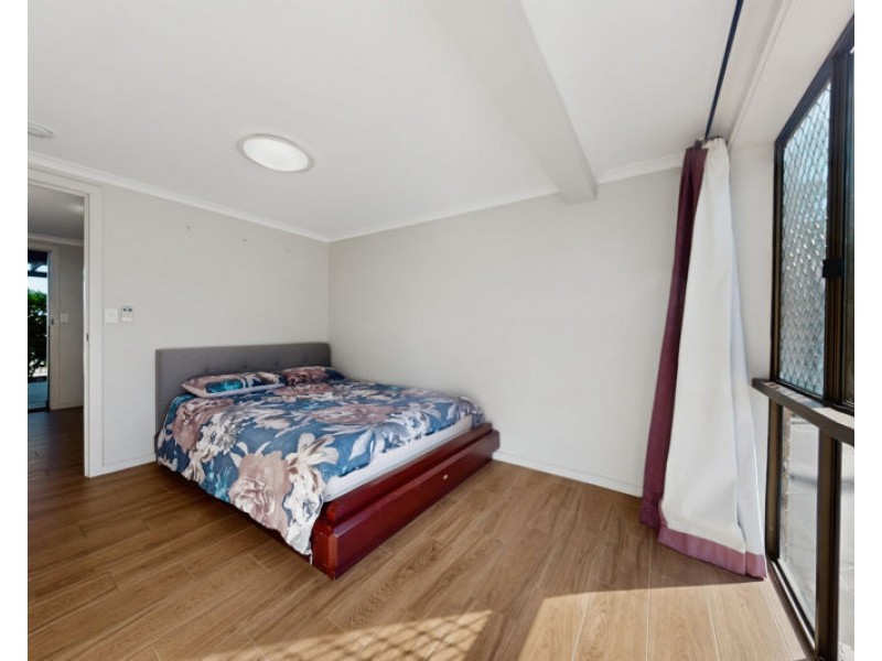 33 Lenore Crescent, Springwood QLD 4127