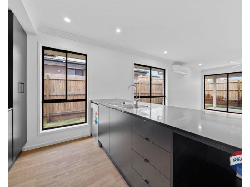 12 Union St, White Rock QLD 4306