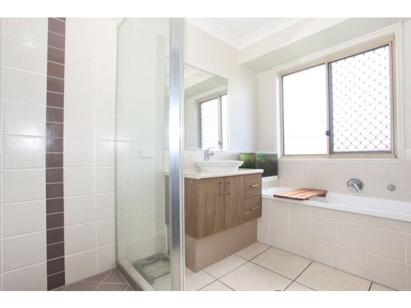 33 Summerhill Drive, Morayfield QLD 4506