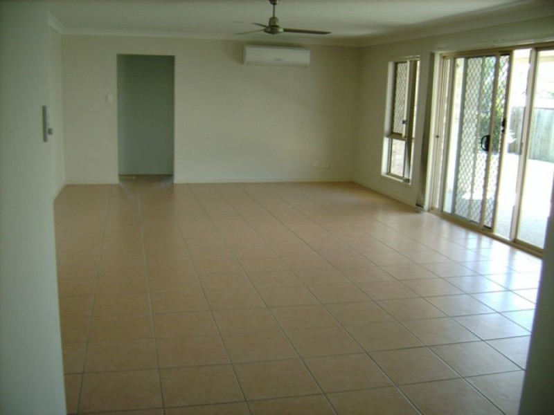 8 Carruthers Court, Bray Park QLD 4500