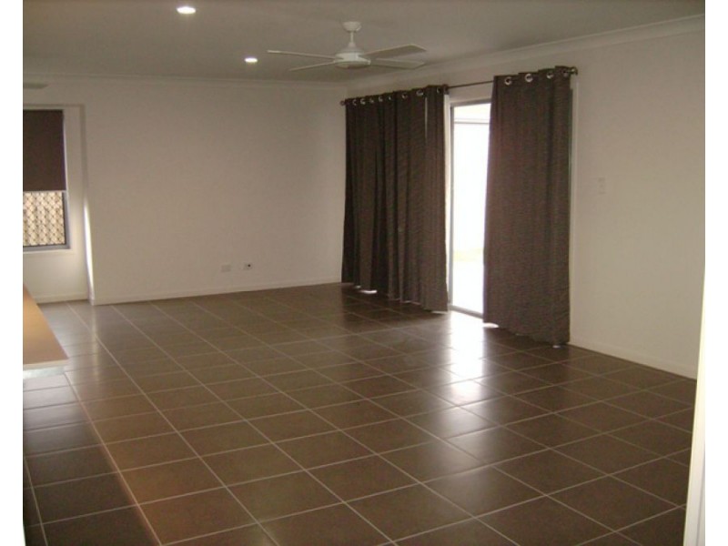 7 Centralgreen Drive, Narangba QLD 4504