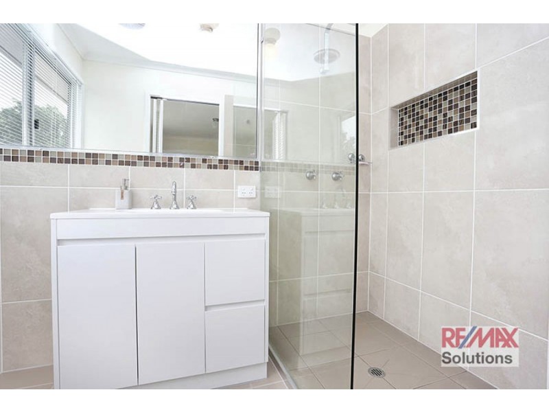 5 Peacock Street, Albany Creek QLD 4035