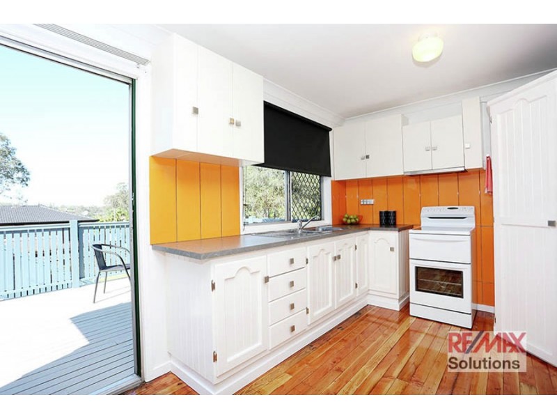 8 Kurwongbah Dr, Petrie QLD 4502