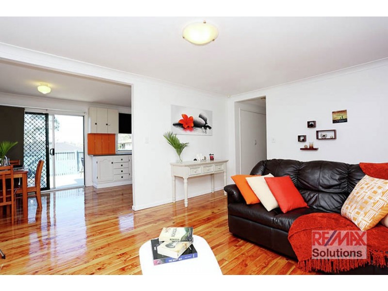 8 Kurwongbah Dr, Petrie QLD 4502