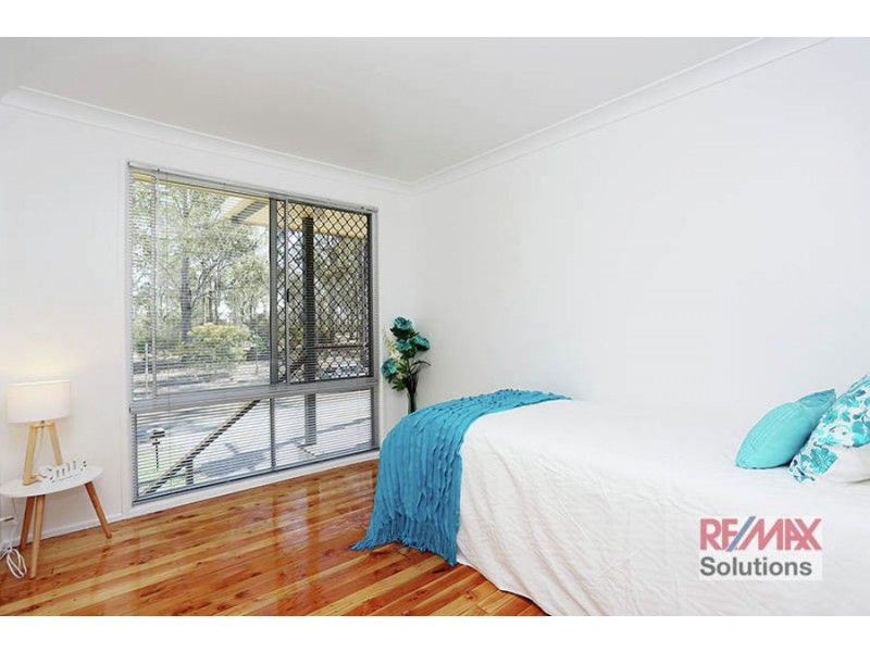 8 Kurwongbah Dr, Petrie QLD 4502