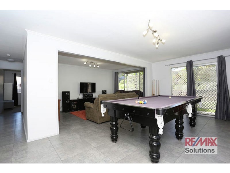 27 Warringah Gr, Petrie QLD 4502