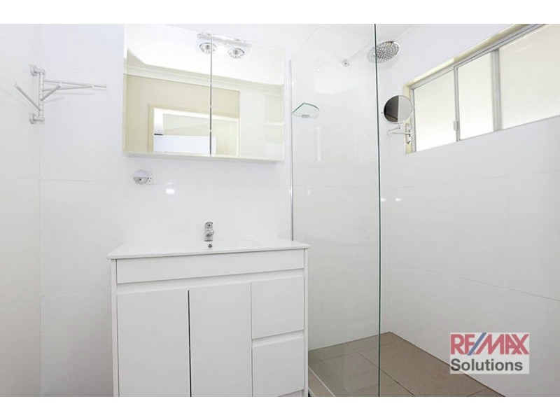 27 Warringah Gr, Petrie QLD 4502