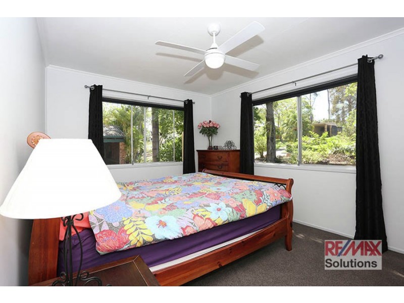 27 Warringah Gr, Petrie QLD 4502