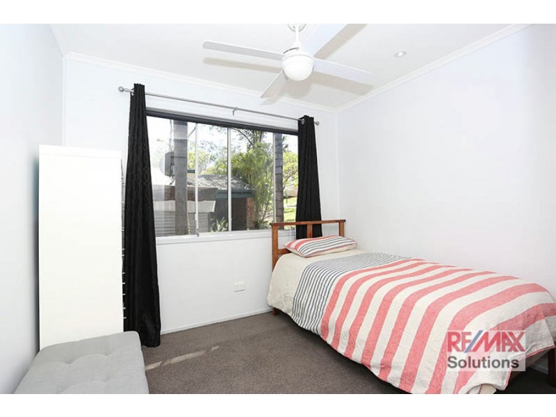 27 Warringah Gr, Petrie QLD 4502