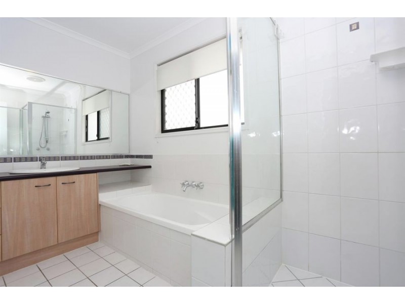 2/7 Slater Avenue, Lawnton QLD 4501