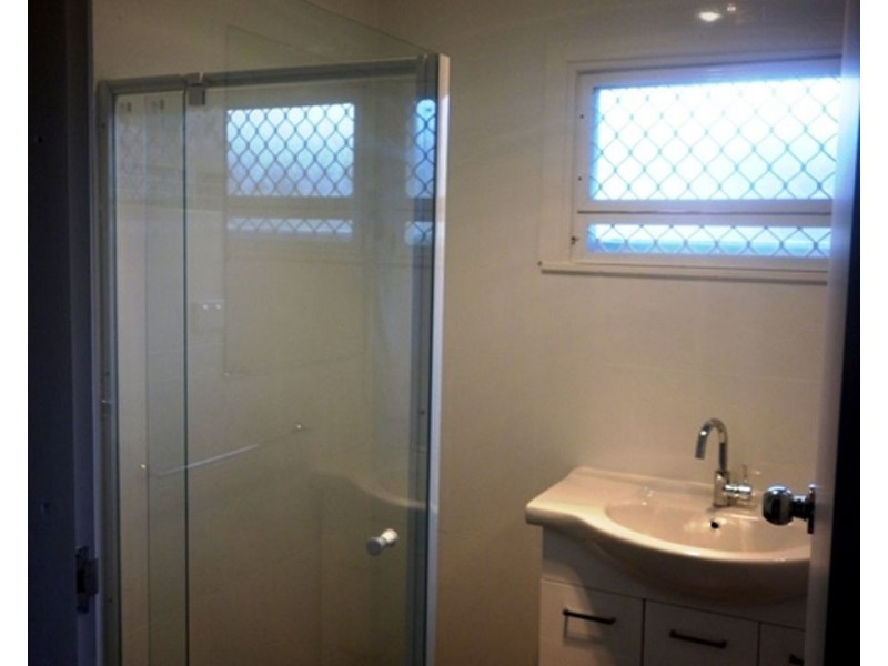 15 Lancaster St, Strathpine QLD 4500