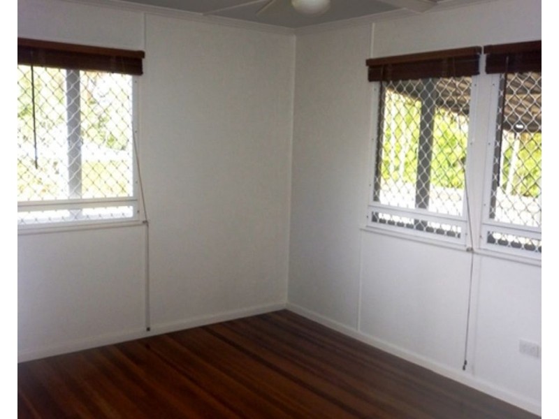 15 Lancaster St, Strathpine QLD 4500