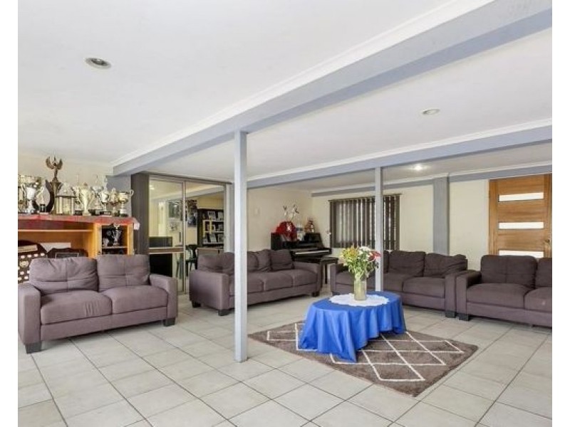 99 Samsonvale Rd, Strathpine QLD 4500