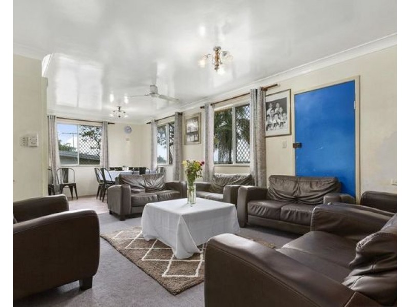 99 Samsonvale Rd, Strathpine QLD 4500