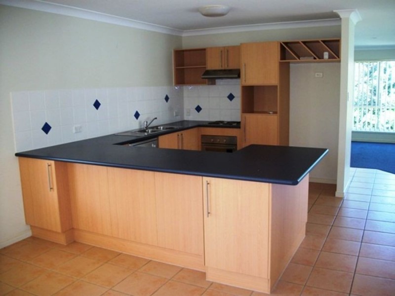 8 Riverbend Cres, Morayfield QLD 4506