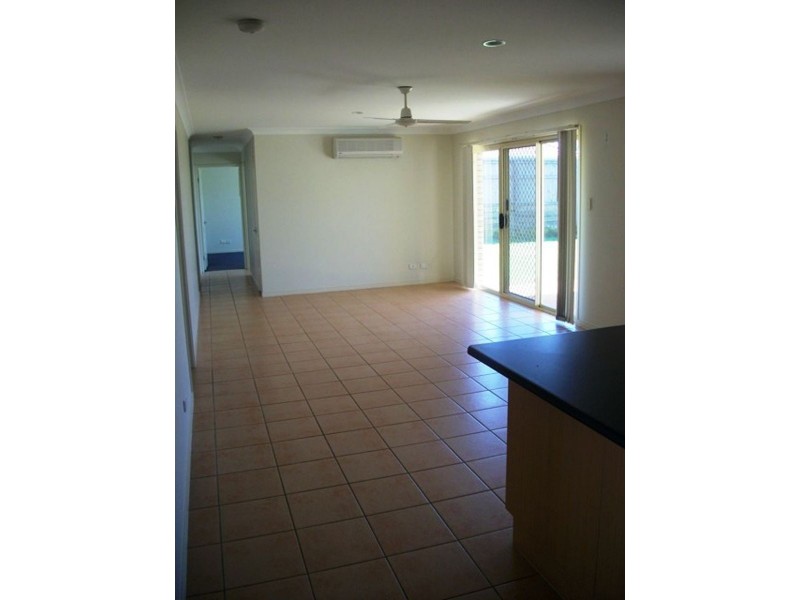 8 Riverbend Cres, Morayfield QLD 4506