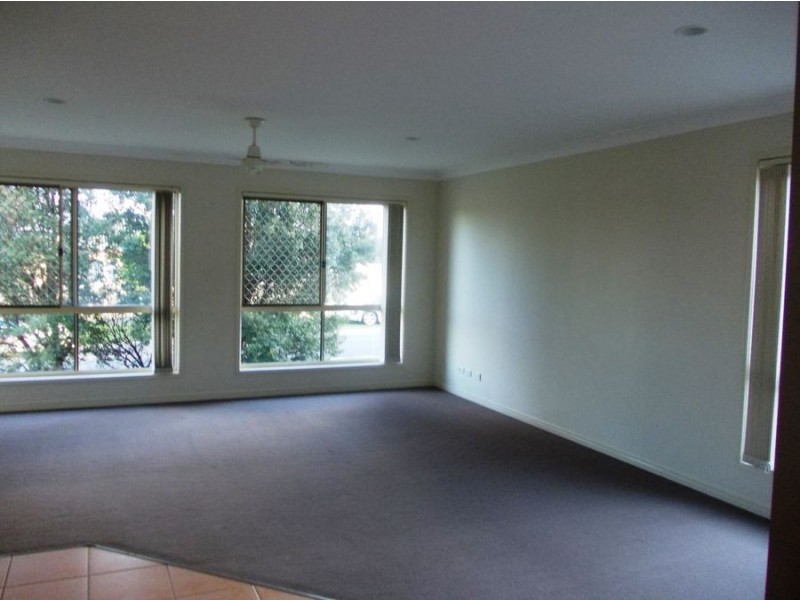 8 Riverbend Cres, Morayfield QLD 4506