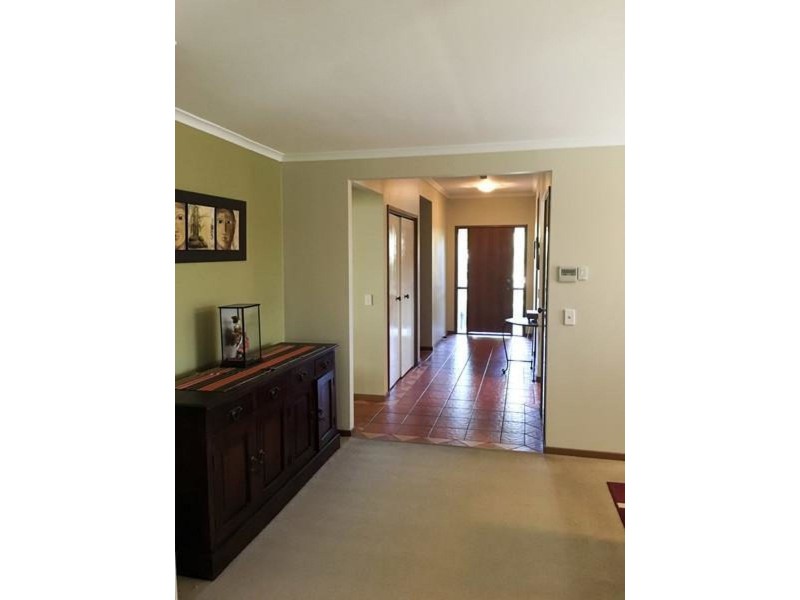 1 Alton Crt, Albany Creek QLD 4035