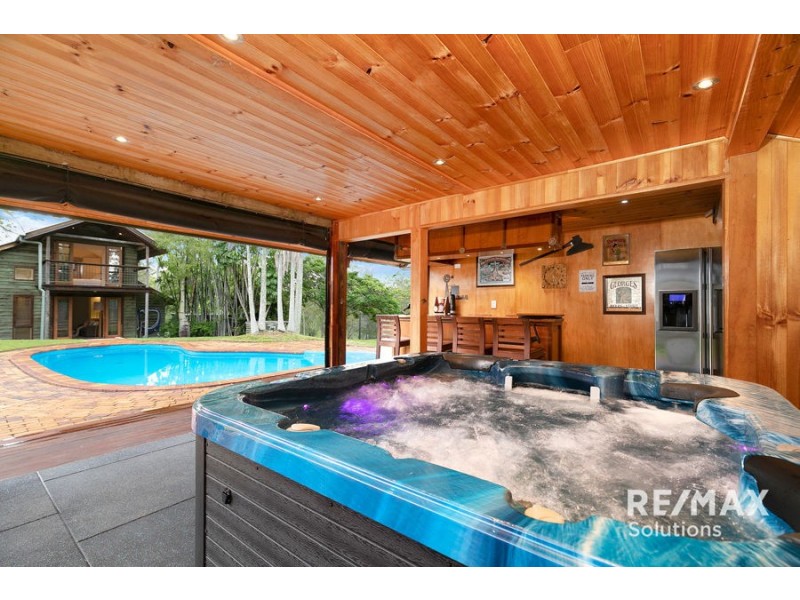 6 Roxburgh Road, Wights Mountain QLD 4520