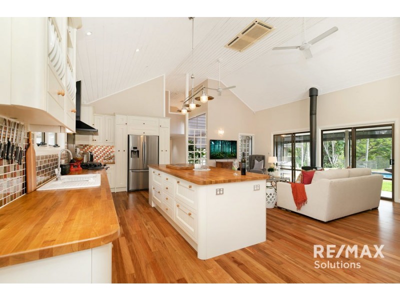 6 Roxburgh Road, Wights Mountain QLD 4520