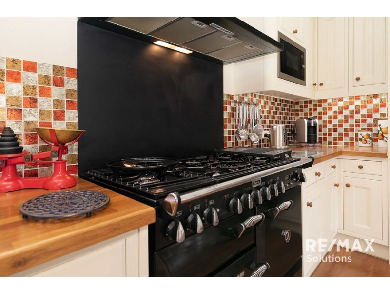 6 Roxburgh Road, Wights Mountain QLD 4520