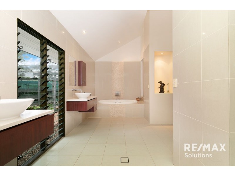 6 Roxburgh Road, Wights Mountain QLD 4520