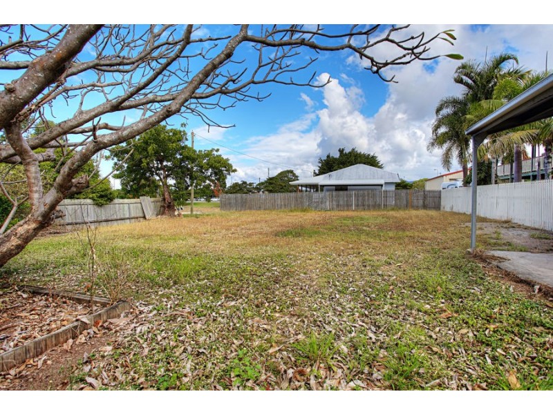 2 Shaw Street, West End QLD 4810