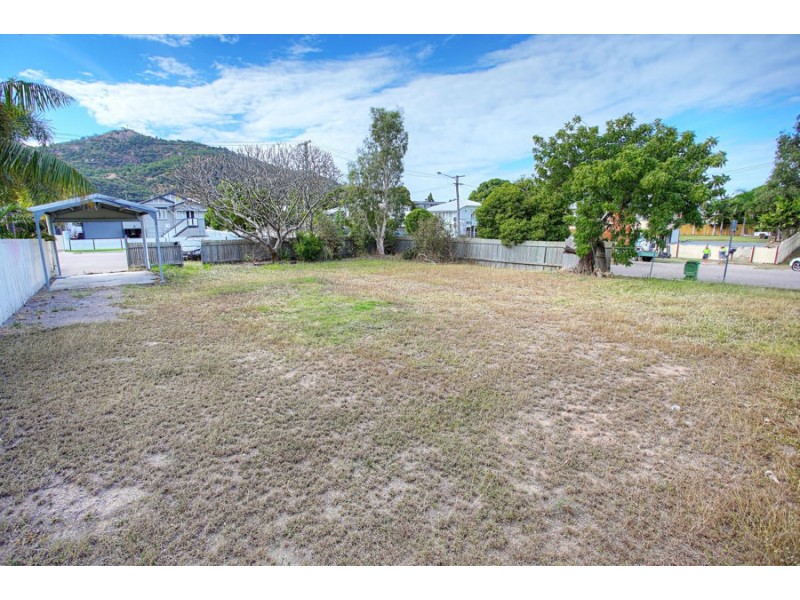 2 Shaw Street, West End QLD 4810