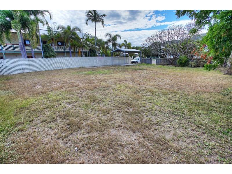 2 Shaw Street, West End QLD 4810