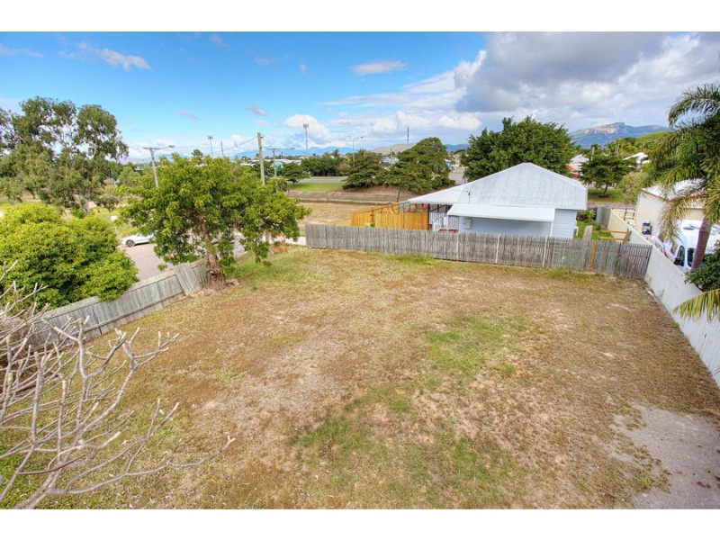 2 Shaw Street, West End QLD 4810