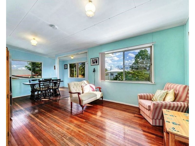 4 Hedge St, Strathpine QLD 4500