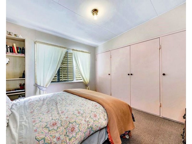 4 Hedge St, Strathpine QLD 4500