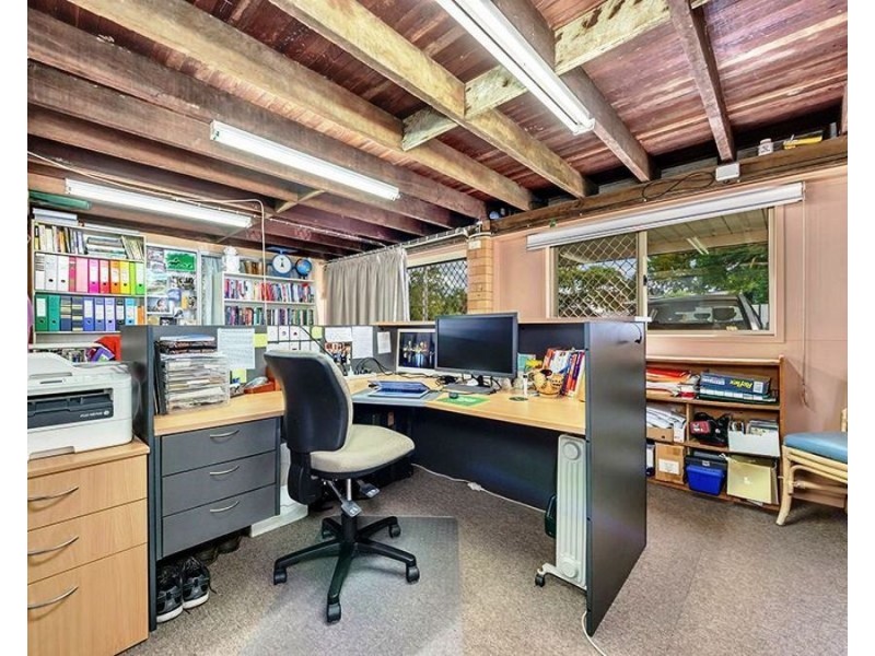 4 Hedge St, Strathpine QLD 4500