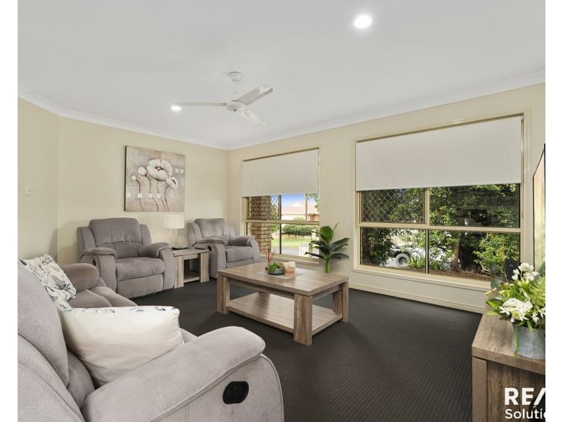 8 Riverbend Crescent, Morayfield QLD 4506