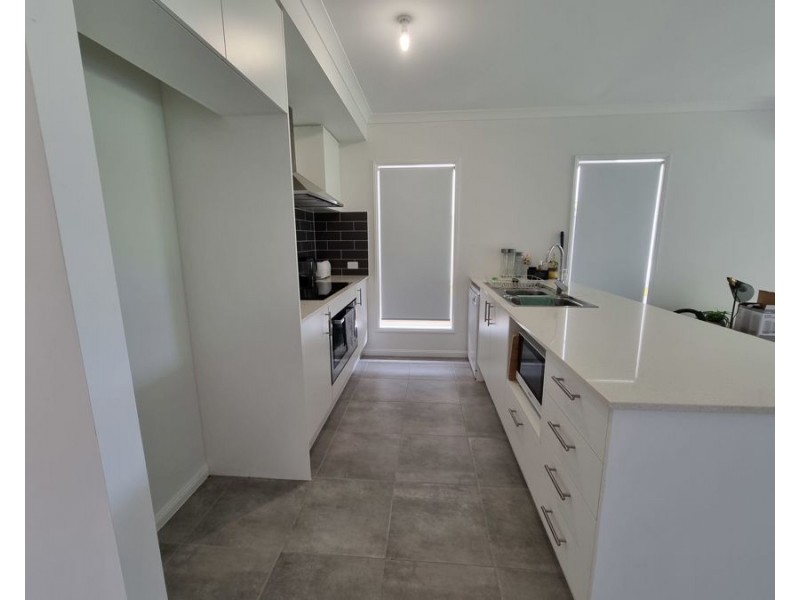 32 Sutherland Drv, Strathpine QLD 4500